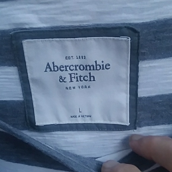 ABERCROMBIE & FITCH LARGE GREY AND WHITE TOP - Picture 2 of 7